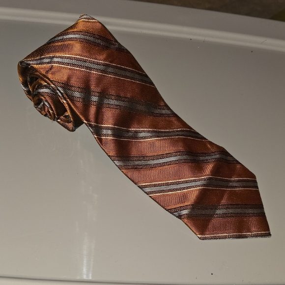 (J28) JoS. A Bank Elegant Striped Men's Tie - Picture 2 of 3